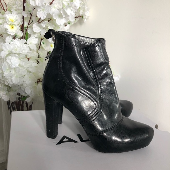 Ankle boots 👢 - Picture 1 of 5